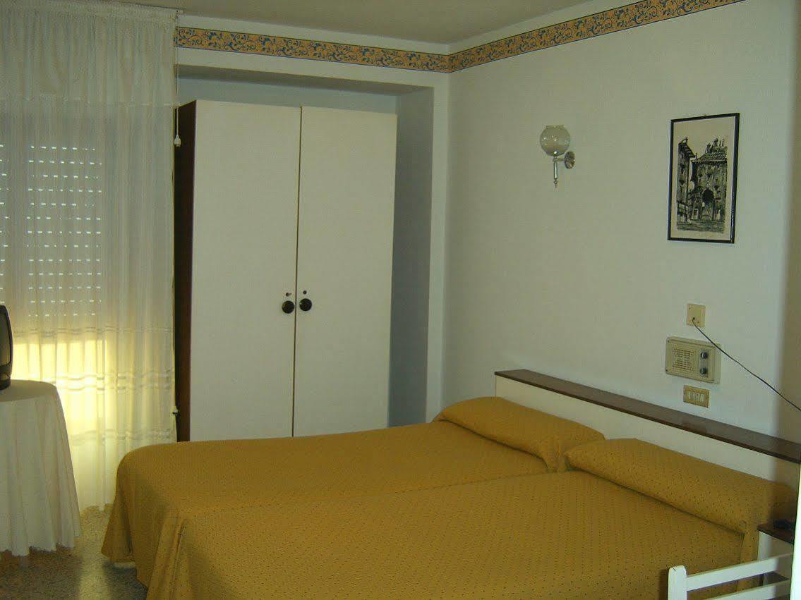 Hotel Puente De Los Santos Tapia De Casariego Exterior photo