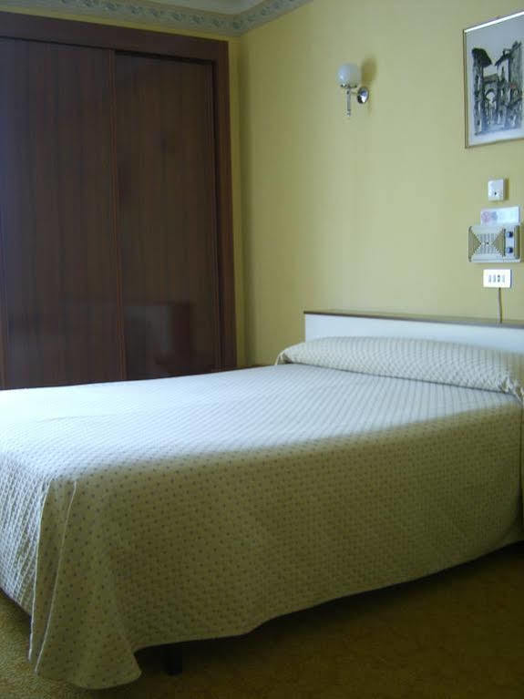 Hotel Puente De Los Santos Tapia De Casariego Exterior photo